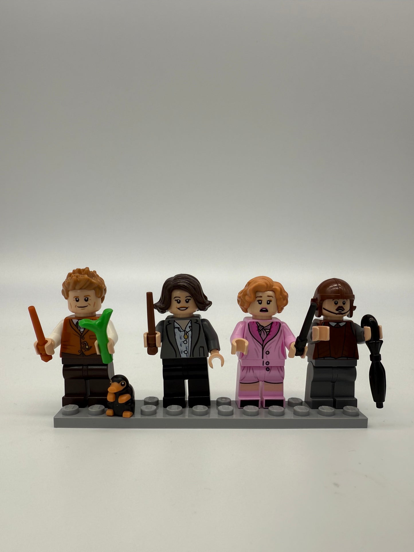 Newt's Case of Magical Creatures - Bricks and Minifigs Sioux Falls