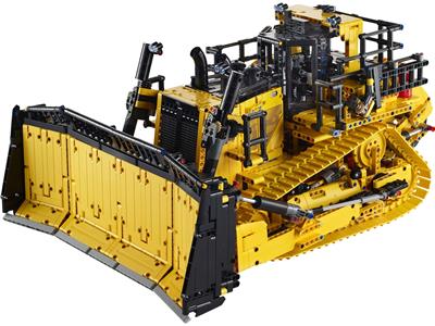 Technic Cat D11 Bulldozer - Bricks and Minifigs Sioux Falls