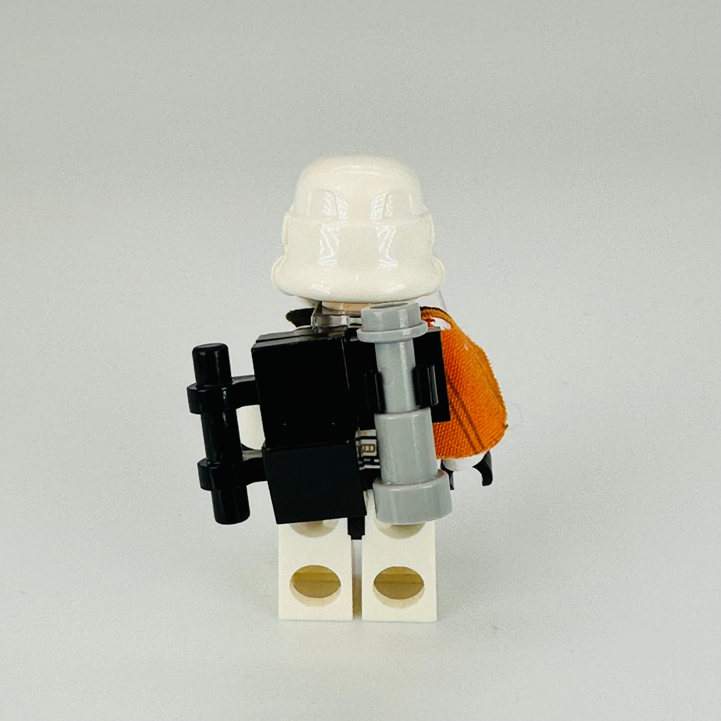 sw0961: Sandtrooper Squad Leader (Captain) - Orange Pauldron, Ammo Pouch, Dirt Stains, Survival Backpack - Bricks and Minifigs Sioux Falls