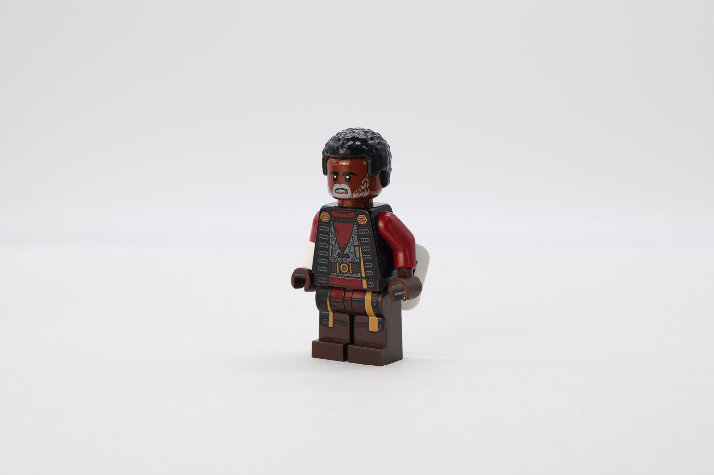 sw1156: Greef Karga - Black Magistrate Robe and Gray Beard