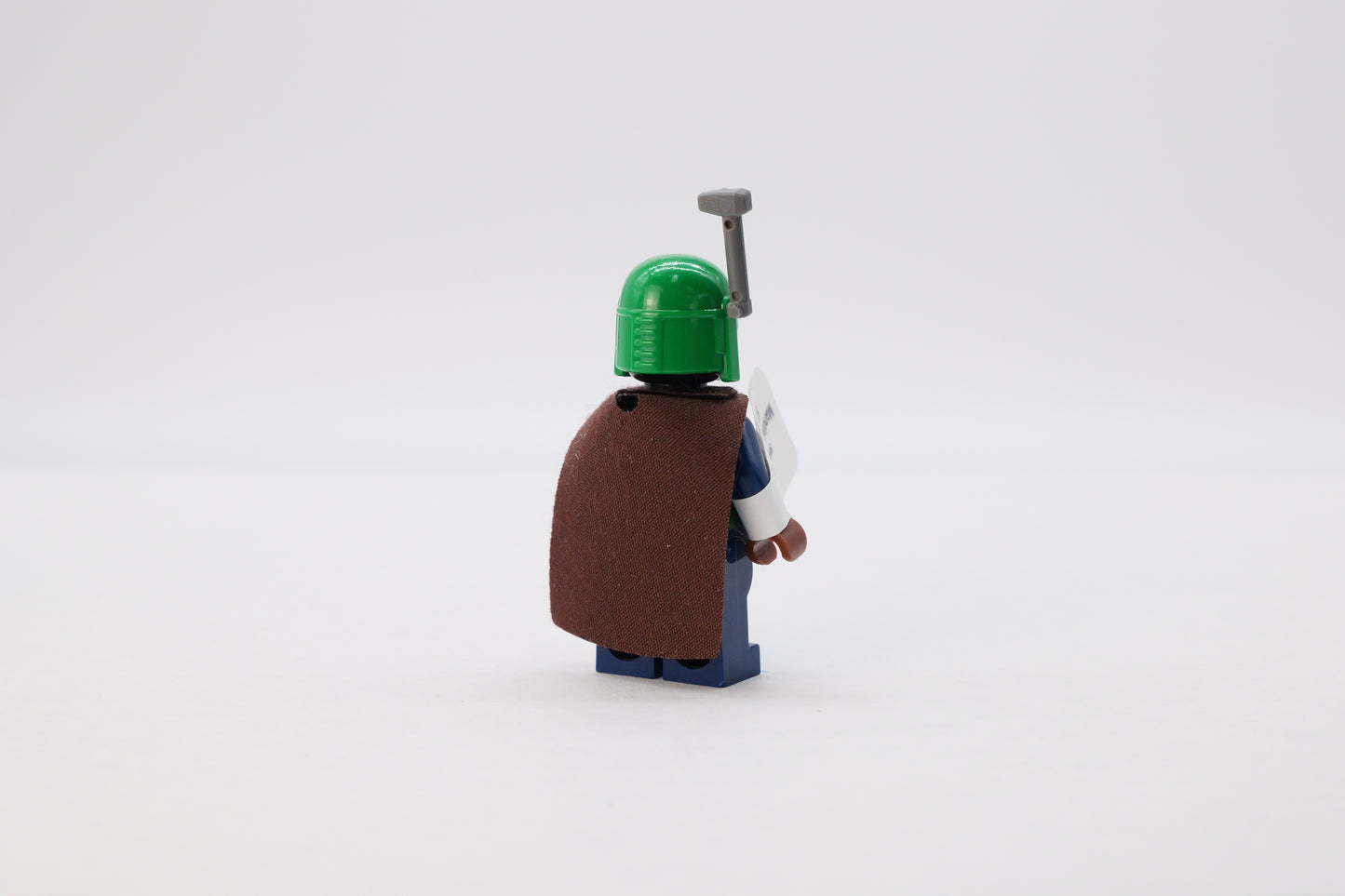 sw1078: Mandalorian Tribe Warrior - Female, Dark Brown Cape, Green Helmet with Antenna / Rangefinder