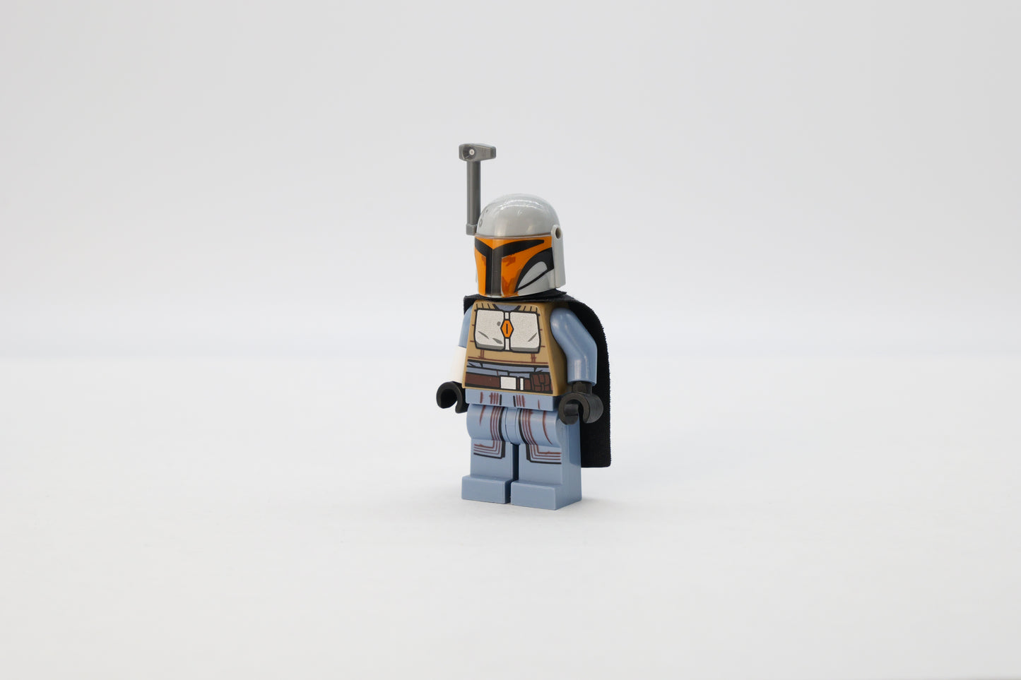 sw1077: Mandalorian Tribe Warrior - Female, Black Cape, Light Bluish Gray Helmet with Antenna / Rangefinder