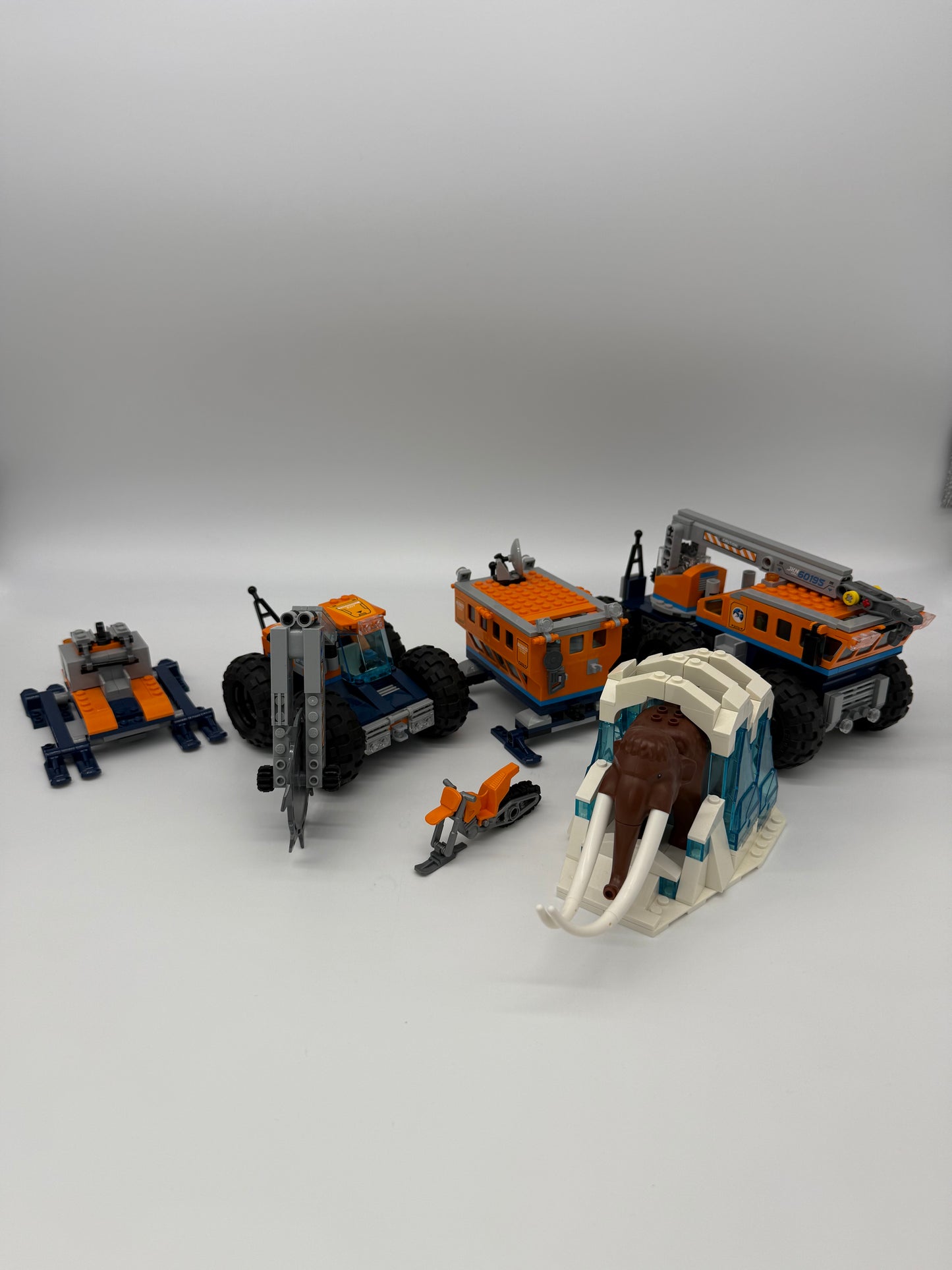 Arctic Mobile Exploration Base