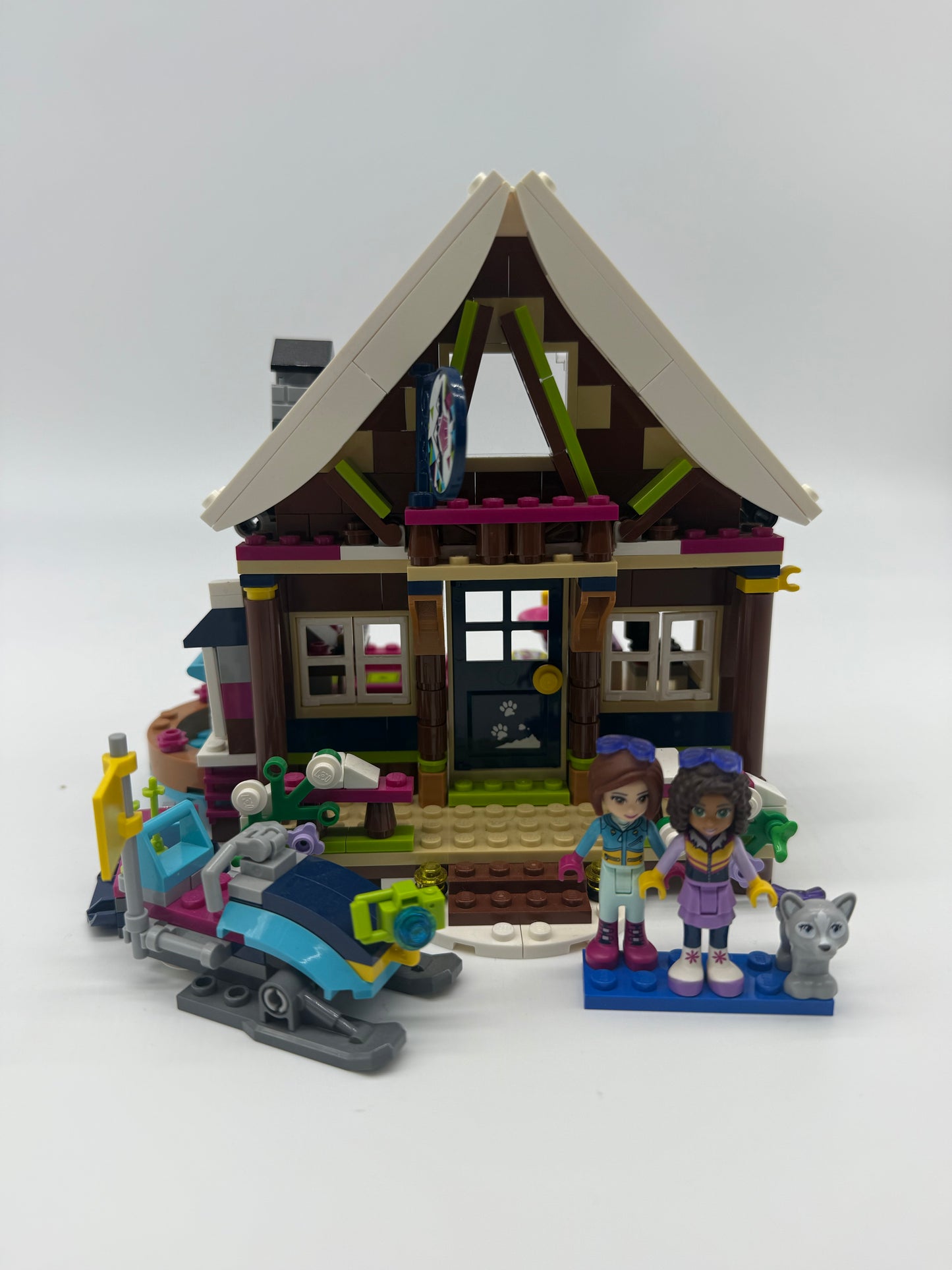 Snow Resort Chalet - Bricks and Minifigs Sioux Falls