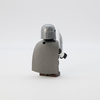 sw1135: The Mandalorian / Din Djarin / 'Mando' - Silver Beskar Armor, Cape