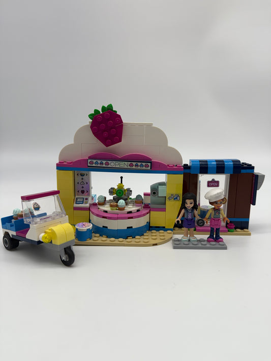Olivia's Cupcake Cafe - Bricks and Minifigs Sioux Falls